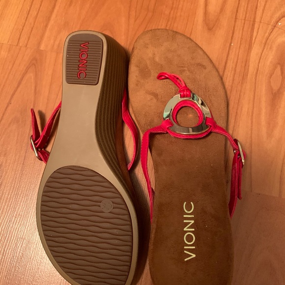 New Vionic Sandals - Picture 3 of 3